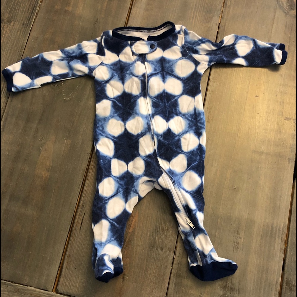 Geometric blue and white shapes